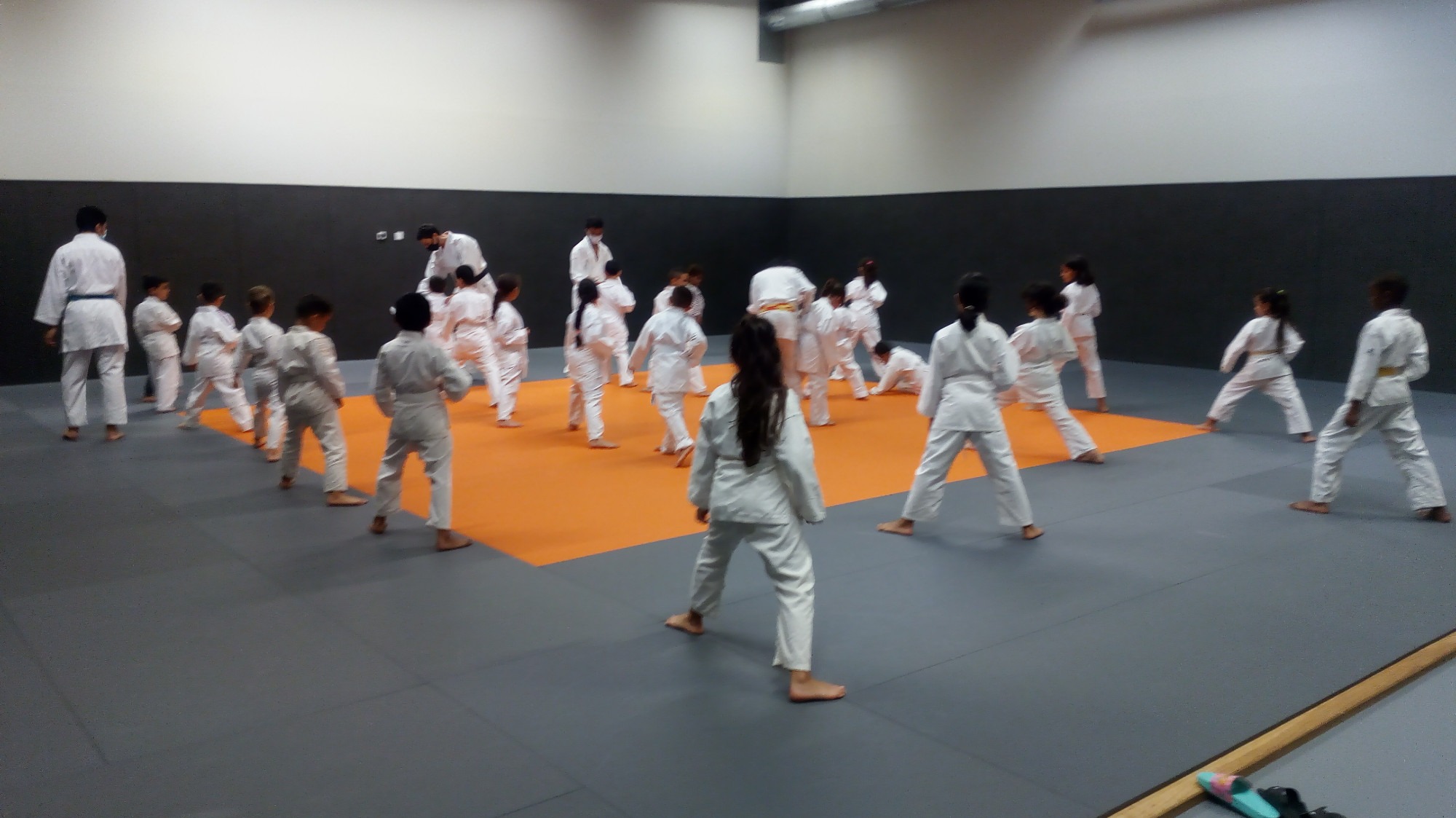 Groupe jeunes karatekas